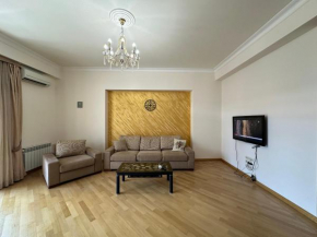 Aram street, 1 bedroom Comfy & Sunny apart with Open balcony DI480